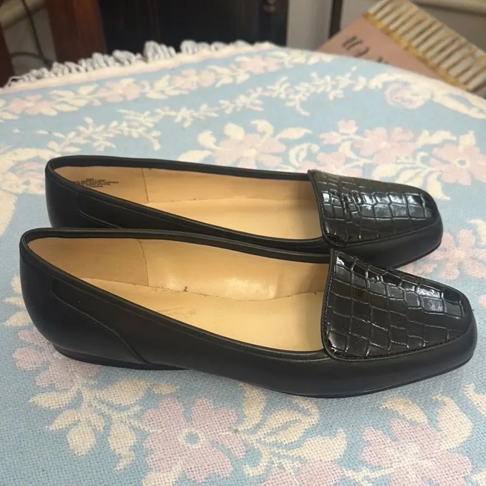 Bandolino SZ 9 Black Crocodile-Embossed Loafers EUC